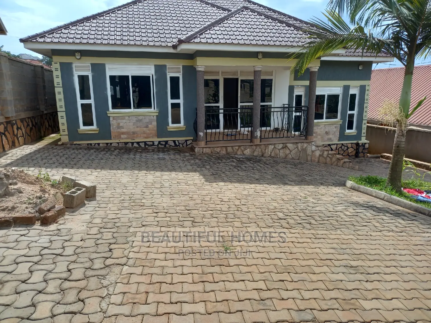 Furnished 3bdrm House in Kira Good for Sale