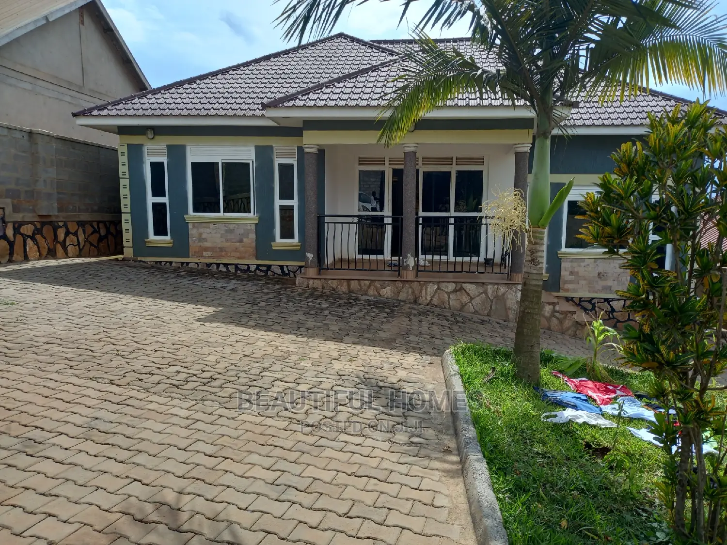 Furnished 3bdrm House in Kira Good for Sale