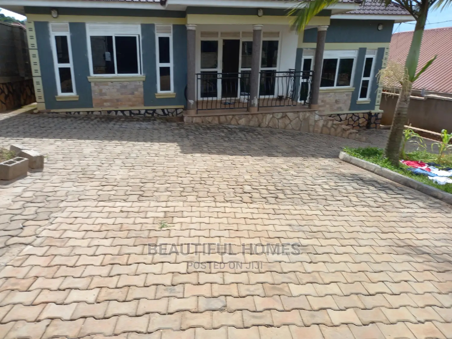 Furnished 3bdrm House in Kira Good for Sale