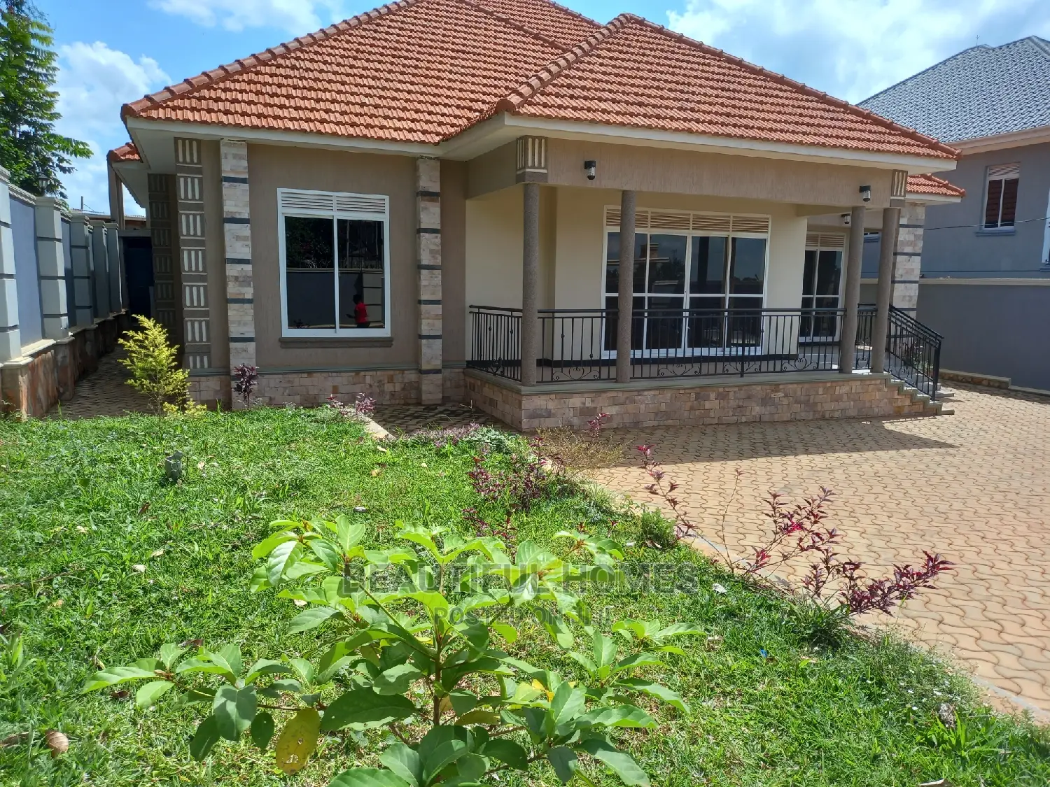 Furnished 4bdrm Bungalow in Kira for Sale