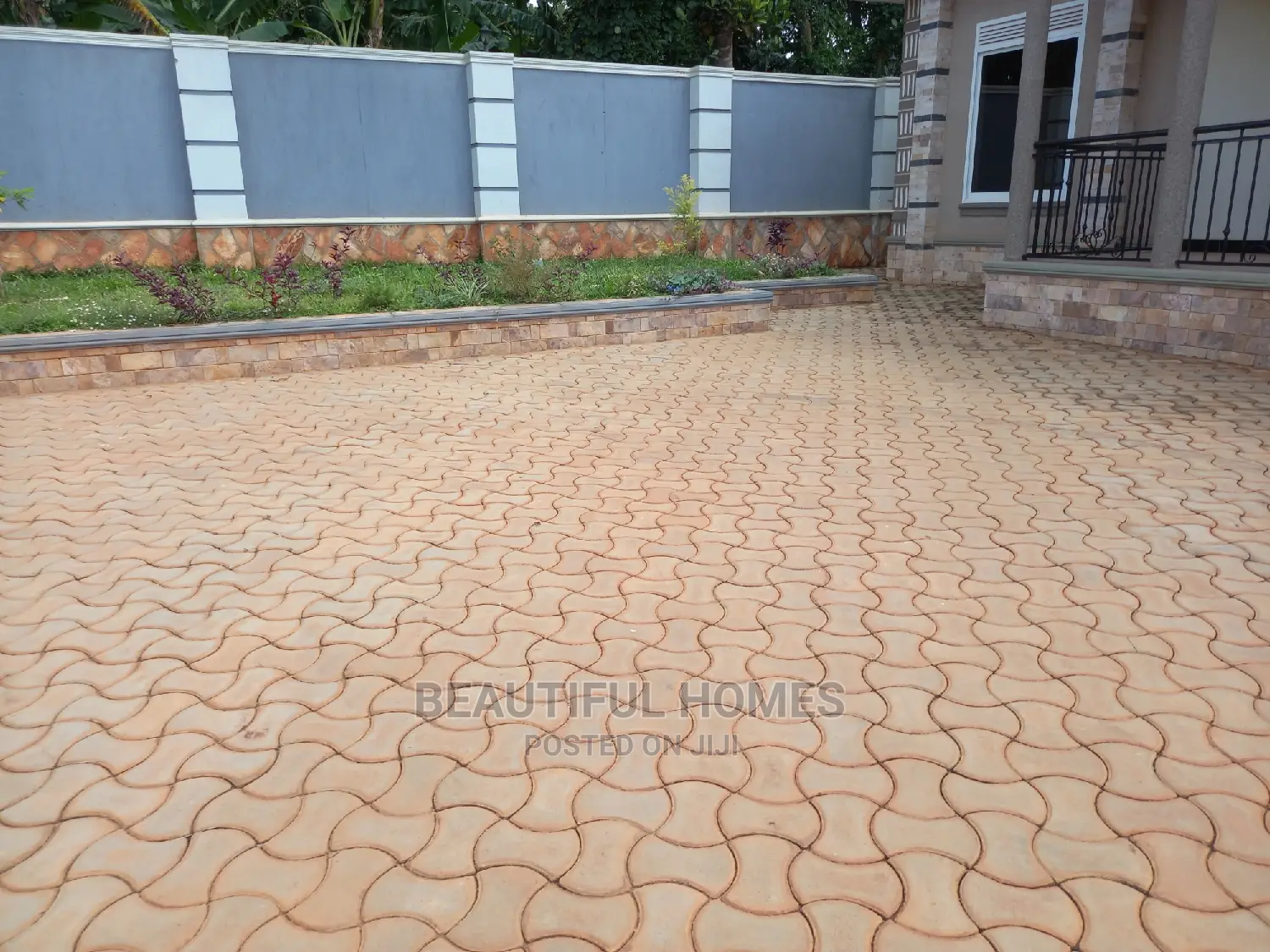Furnished 4bdrm Bungalow in Kira for Sale