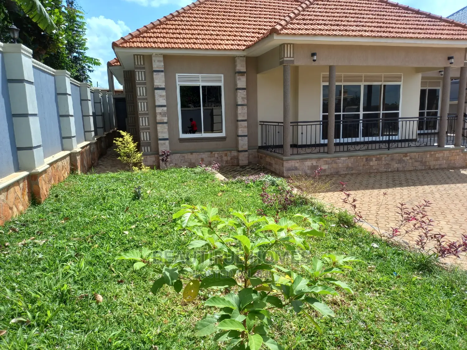 Furnished 4bdrm Bungalow in Kira for Sale