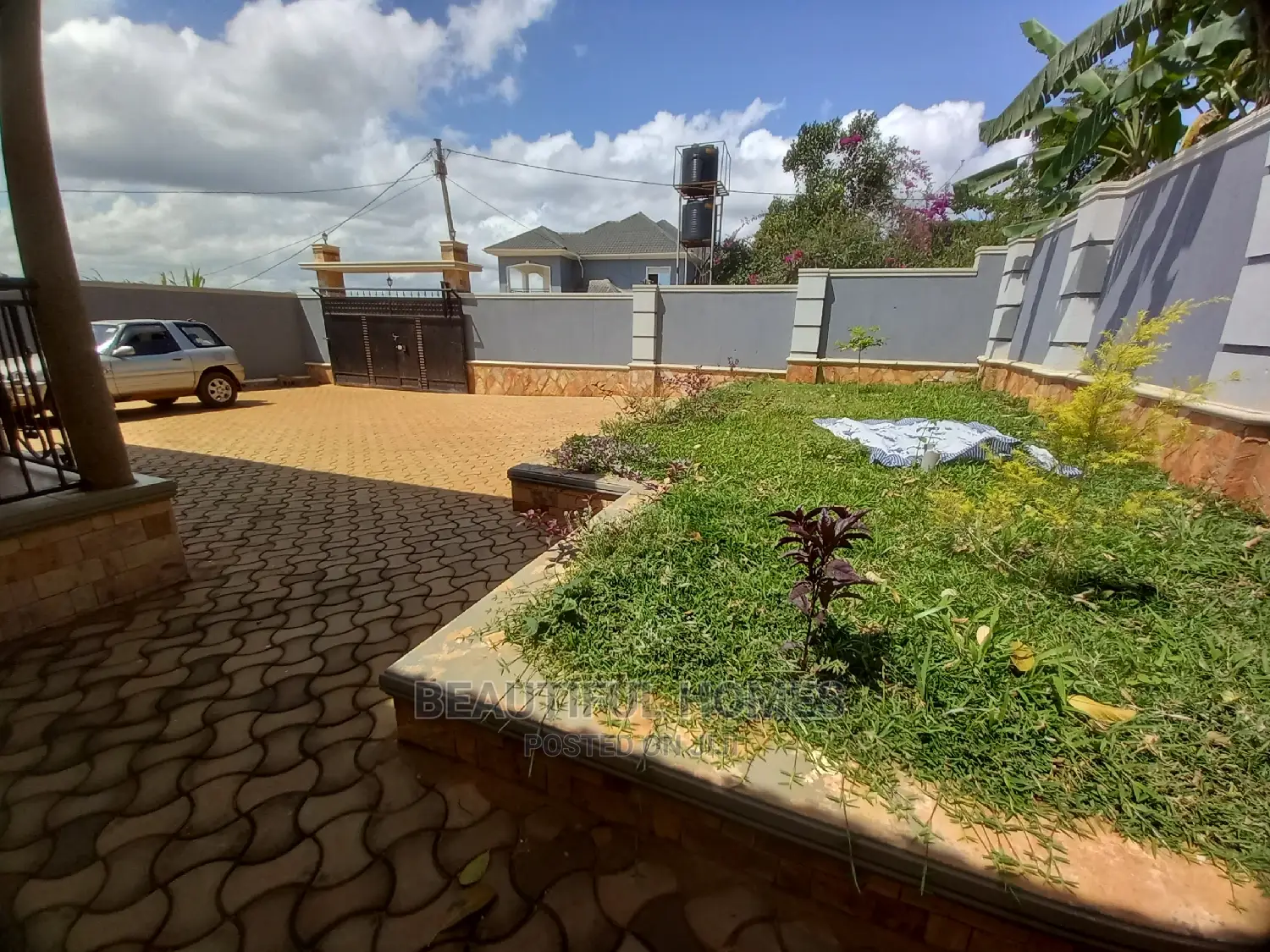 Furnished 4bdrm House in Kira Organised for Sale