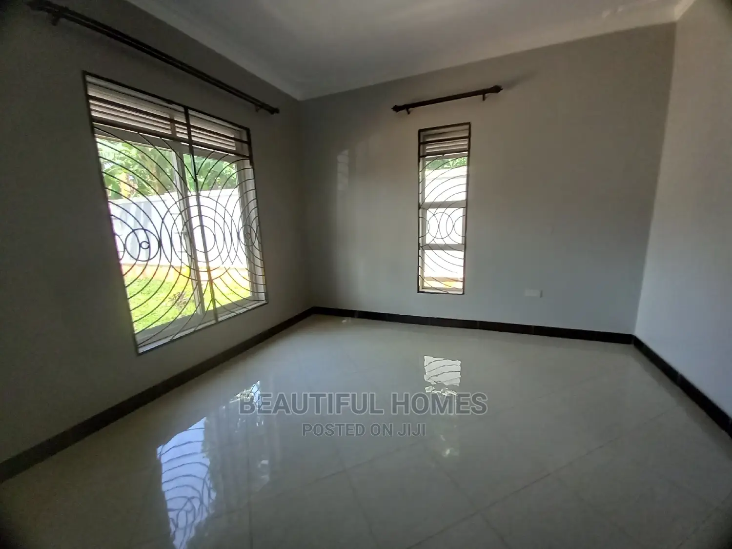 Furnished 4bdrm Bungalow in Kira Posh for Sale