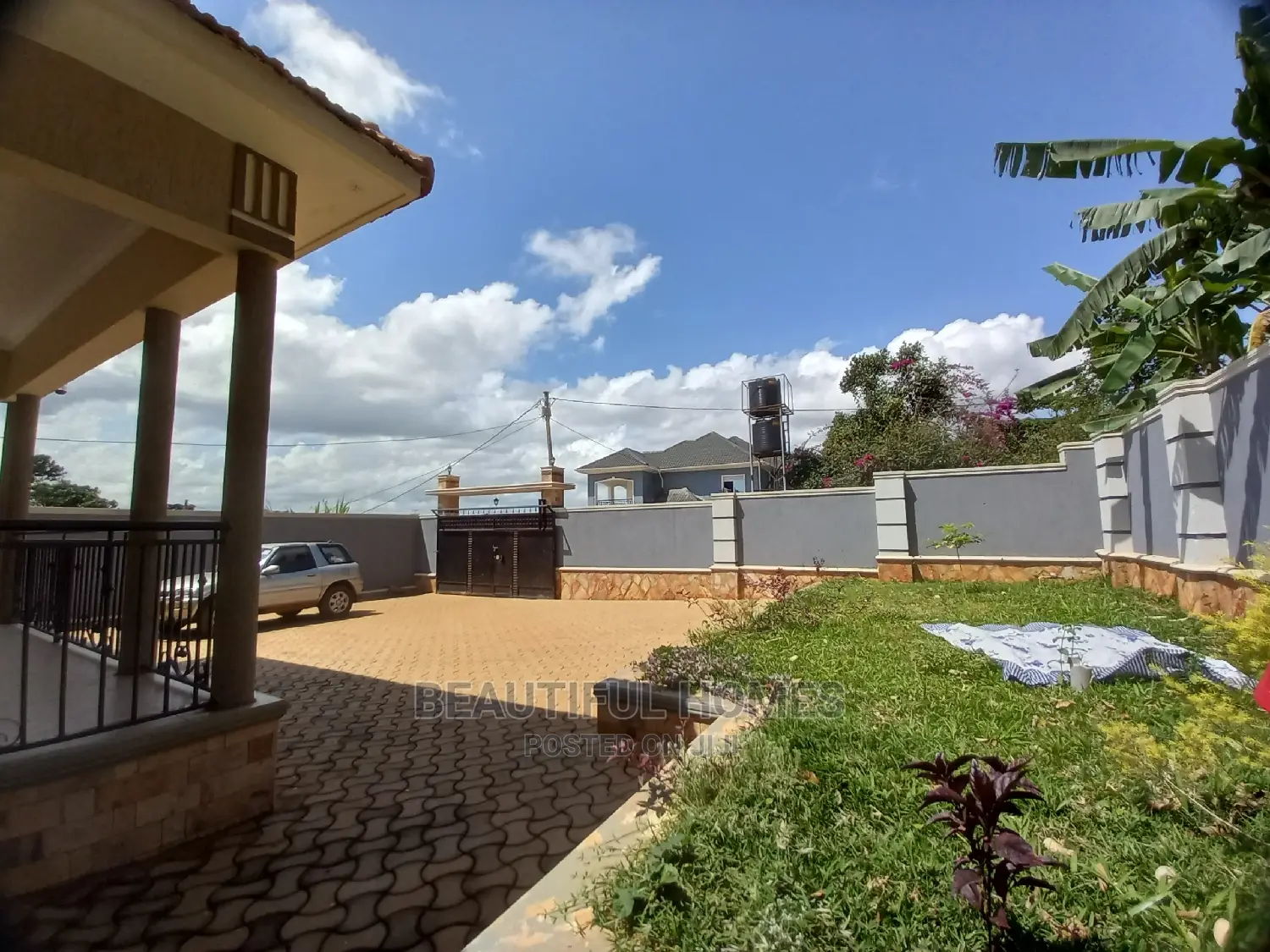 Furnished 4bdrm Bungalow in Kira Posh for Sale