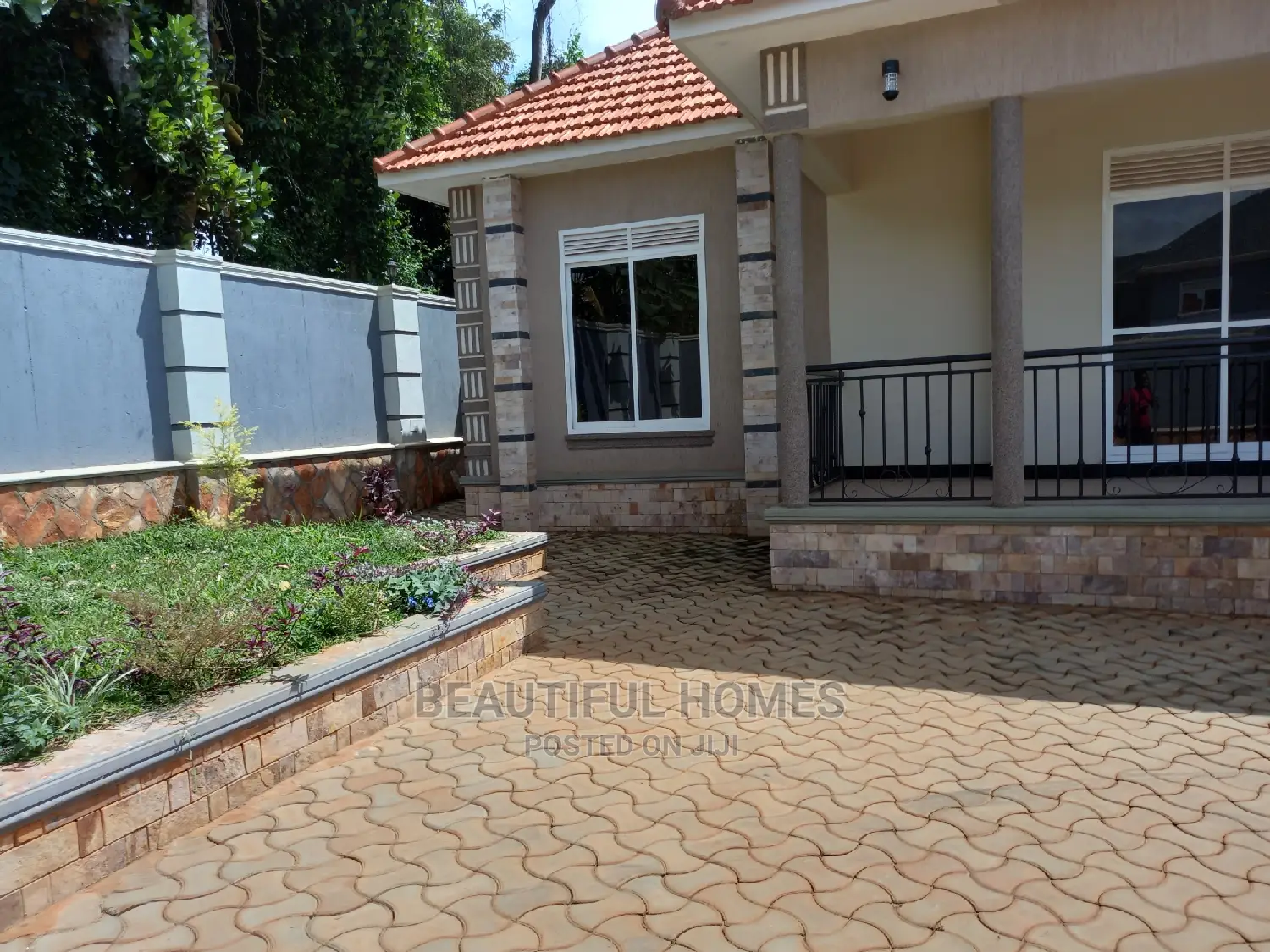 Furnished 4bdrm Maisonette in Kira for Sale