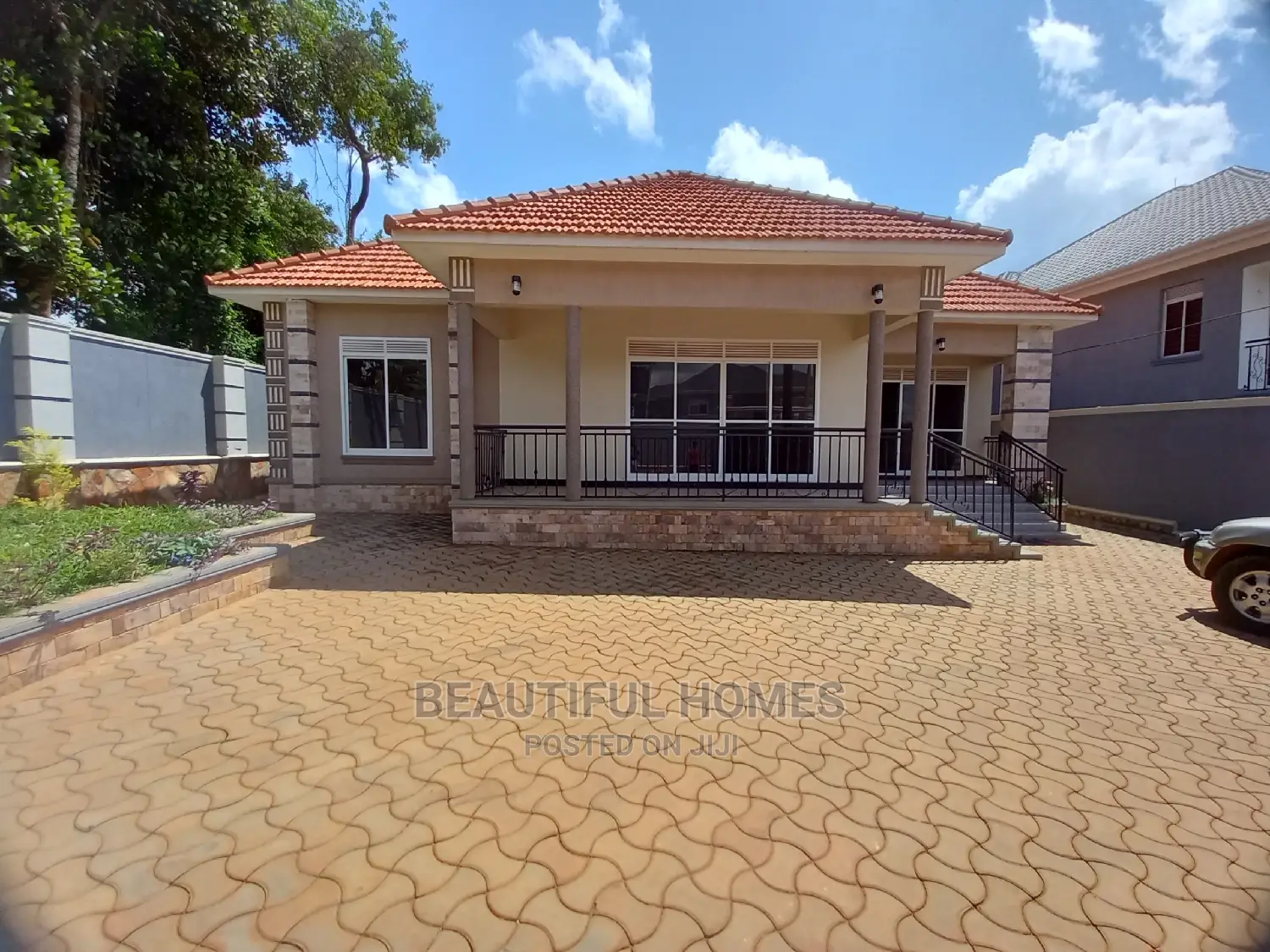 Furnished 4bdrm Maisonette in Kira for Sale