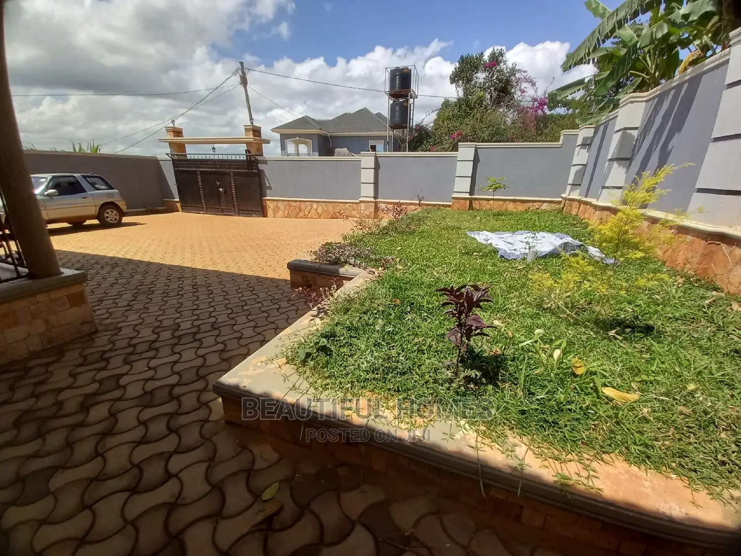 Furnished 4bdrm Maisonette in Kira for Sale