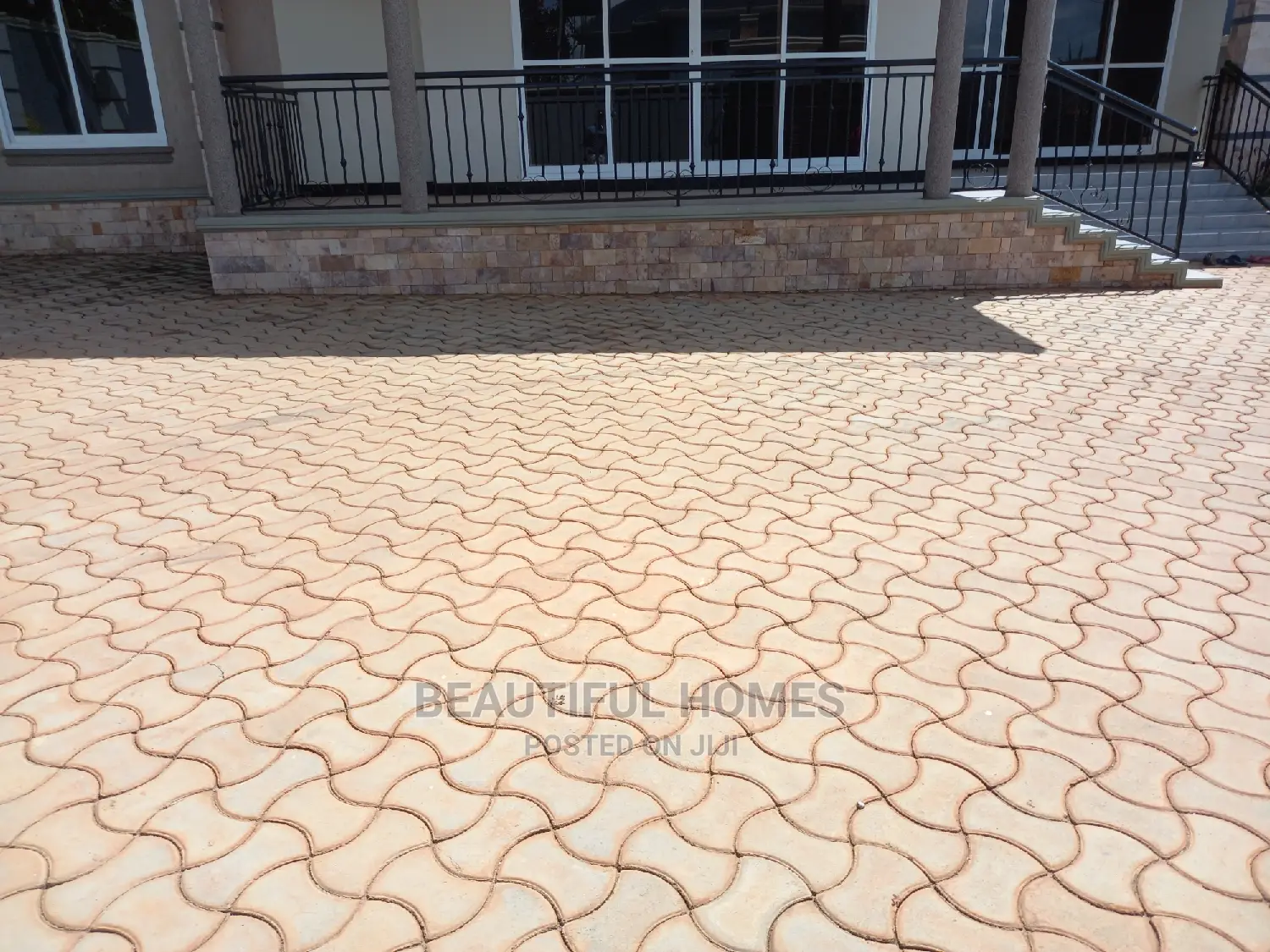 Furnished 4bdrm Maisonette in Kira for Sale