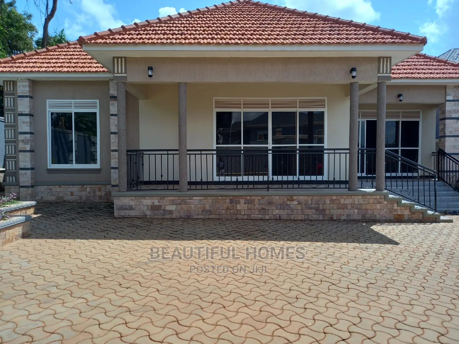 Furnished 4bdrm Maisonette in Kira for Sale
