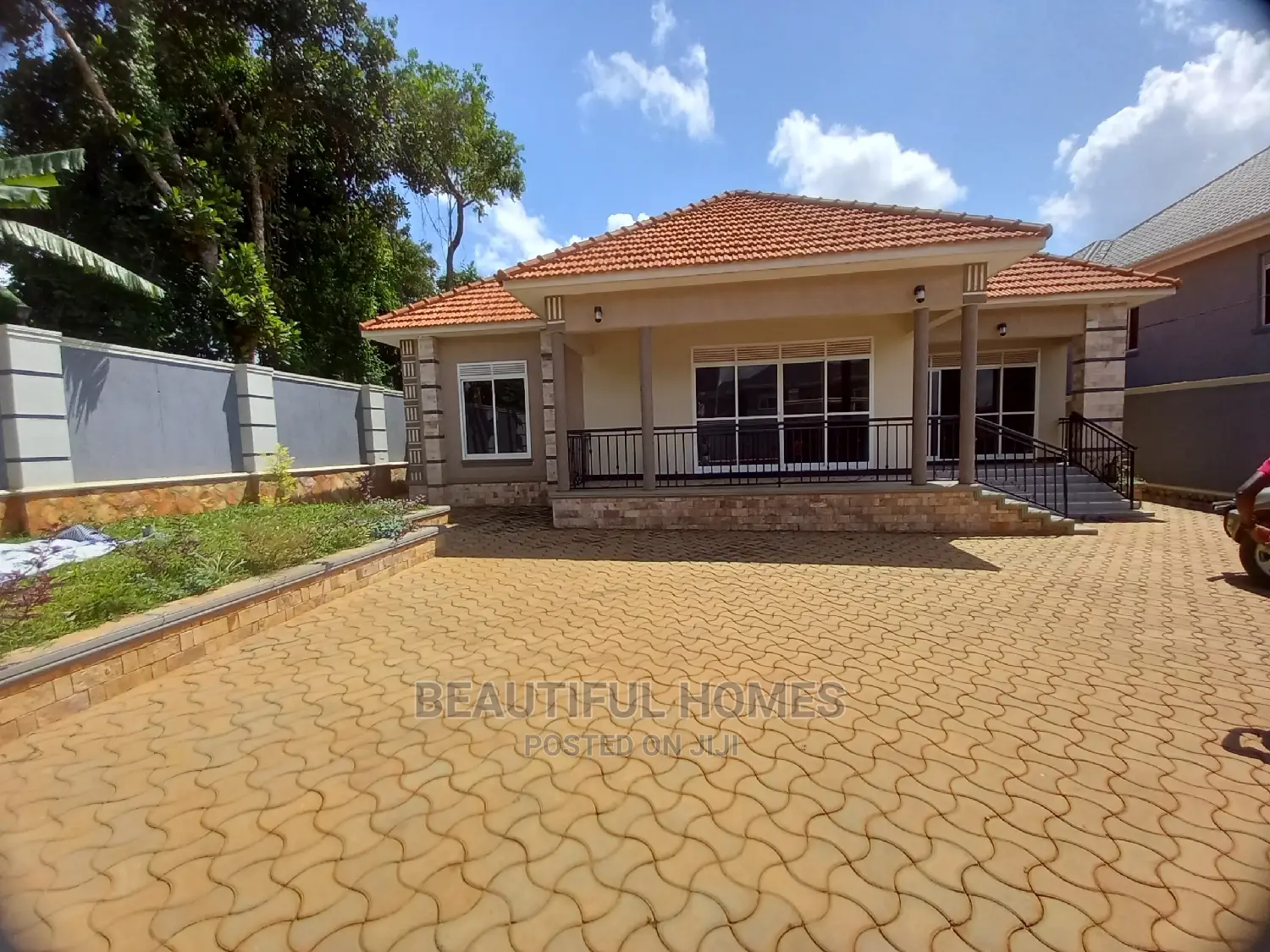 Furnished 4bdrm Maisonette in Kira for Sale