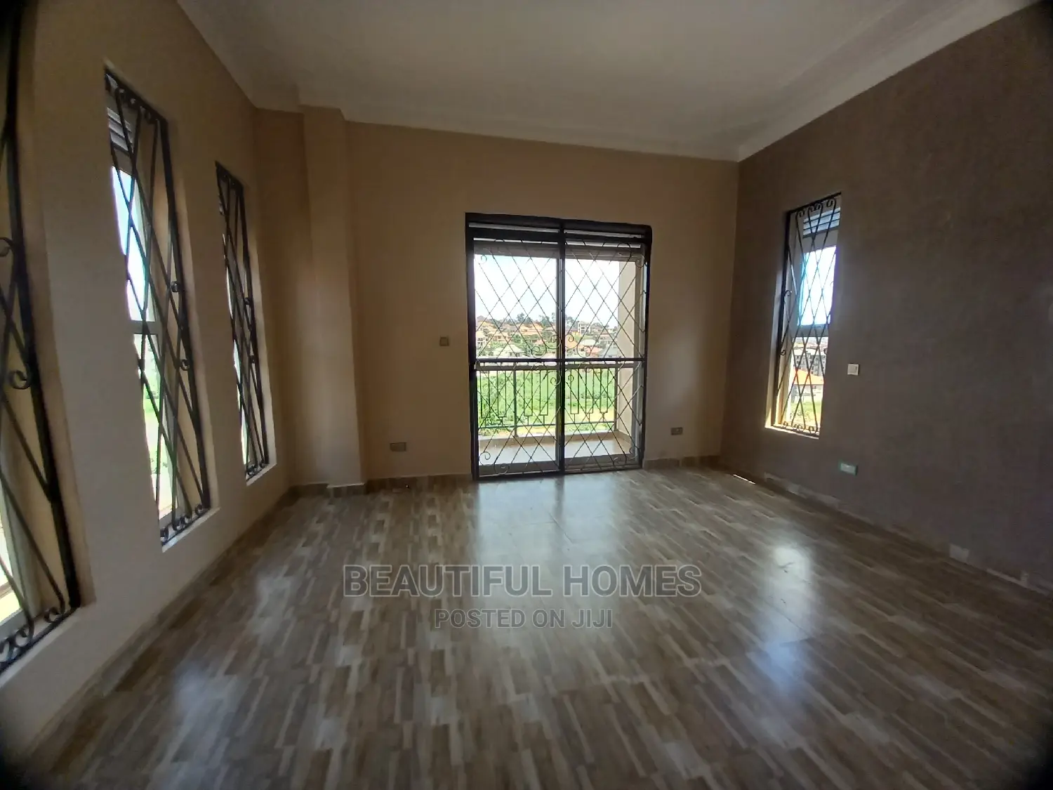 Furnished 4bdrm Mansion in Kira Tarmacked for Sale