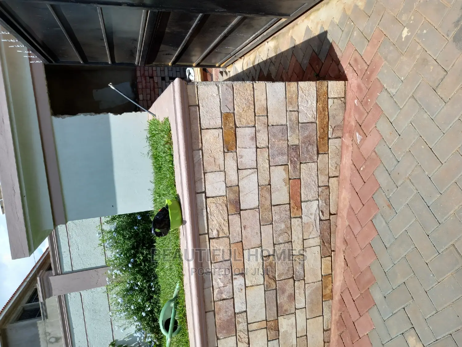 Furnished 4bdrm Mansion in Kira Corporate Lane for Sale