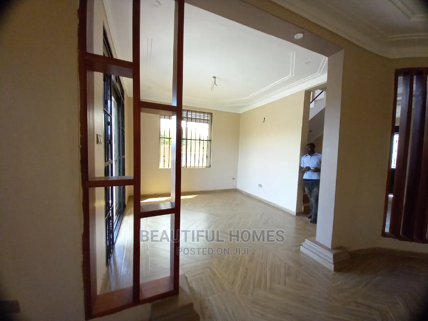 Furnished 4bdrm Mansion in Kira Corporate Lane for Sale