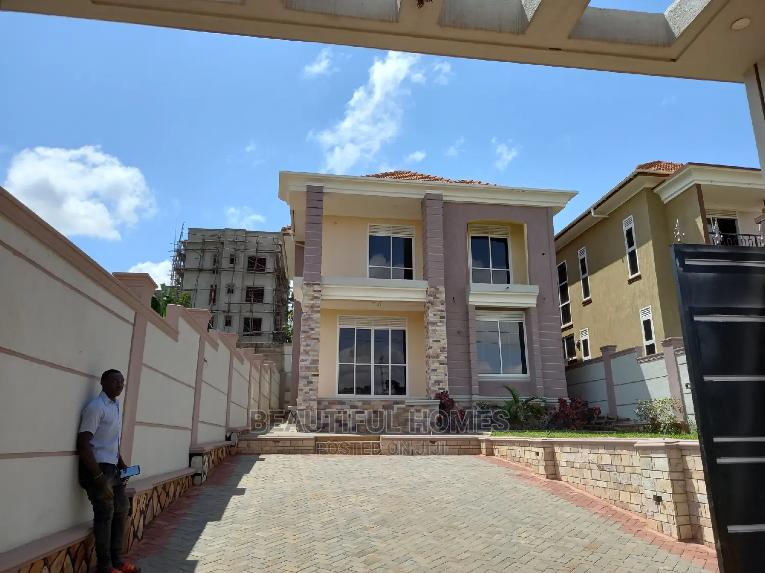 Furnished 4bdrm Duplex in Most High End, Kira for Sale