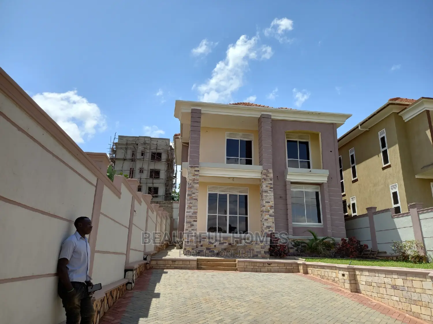 Furnished 4bdrm Duplex in Most High End, Kira for Sale