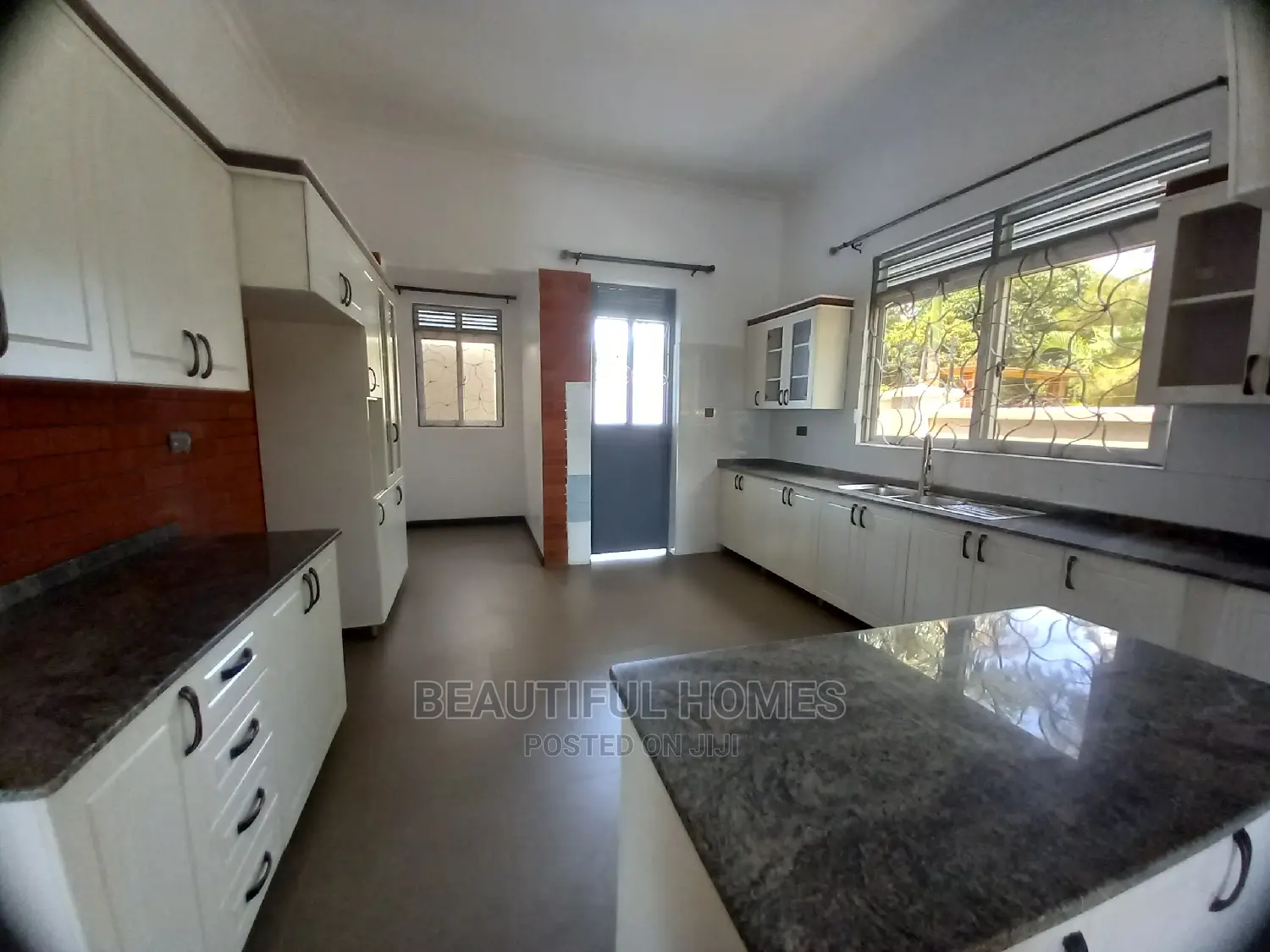 Furnished 4bdrm Bungalow in Kira Corporate for Sale