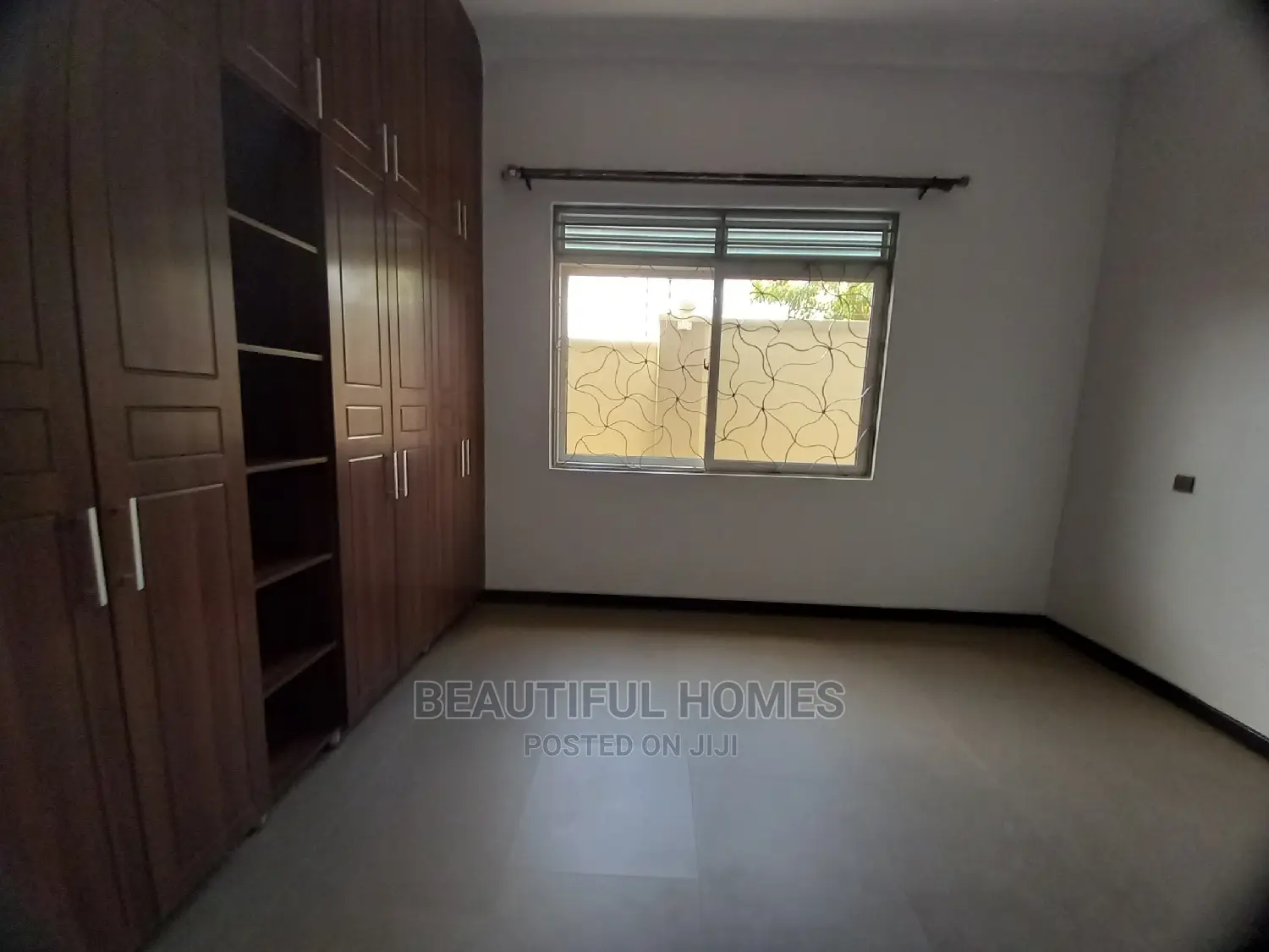 Furnished 4bdrm Bungalow in Kira Corporate for Sale