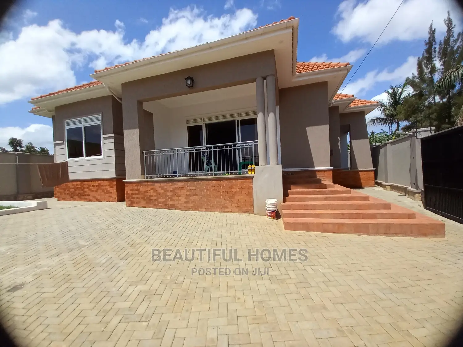 Furnished 4bdrm Bungalow in Kira for Sale