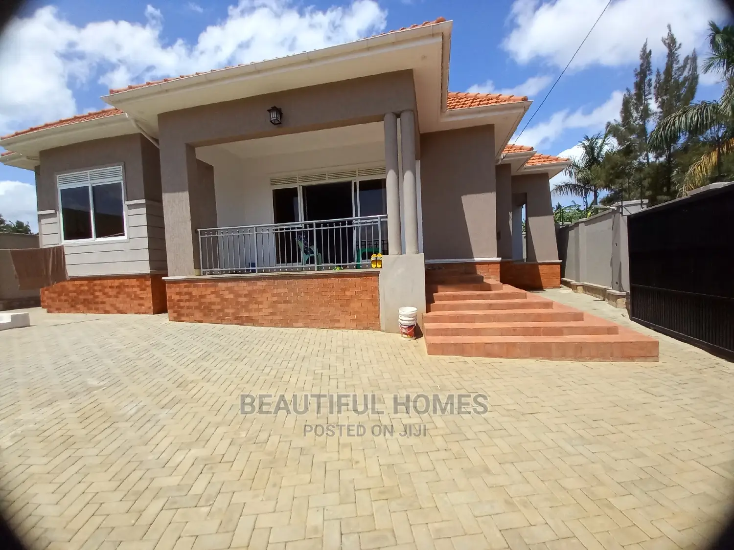 Furnished 4bdrm House in Kira for Sale