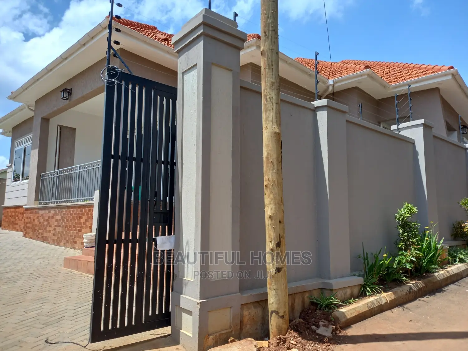 Furnished 4bdrm House in Kira for Sale