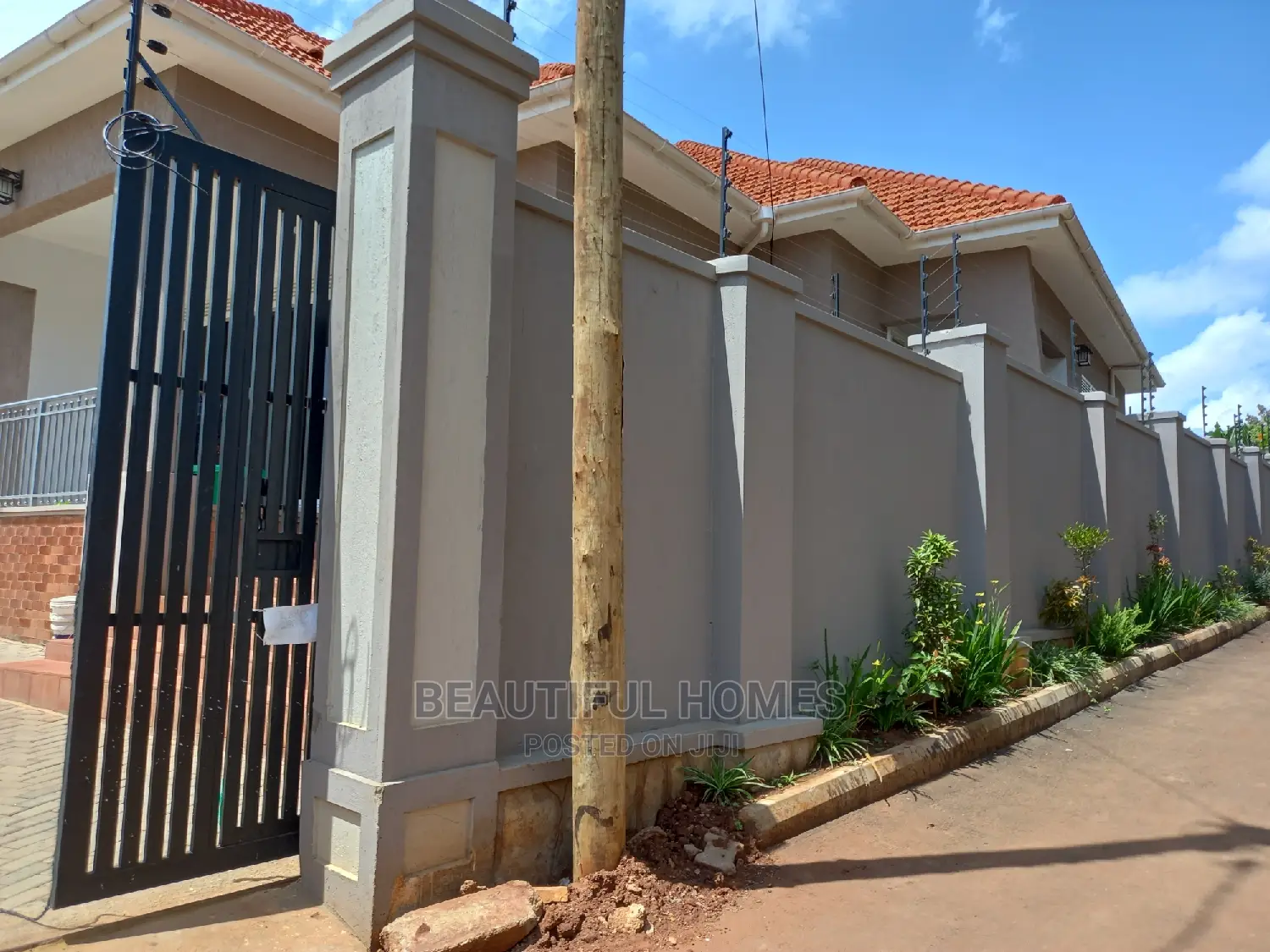 Furnished 4bdrm House in Kira for Sale