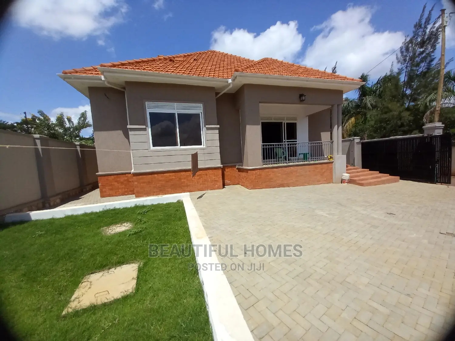 Furnished 4bdrm Maisonette in Kira for Sale