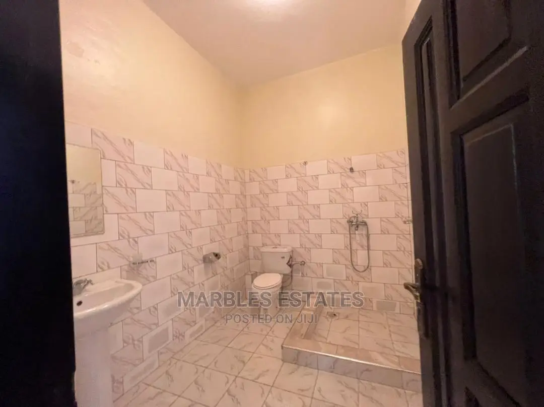 3bdrm Apartment in Muyenga, Central Division for Sale