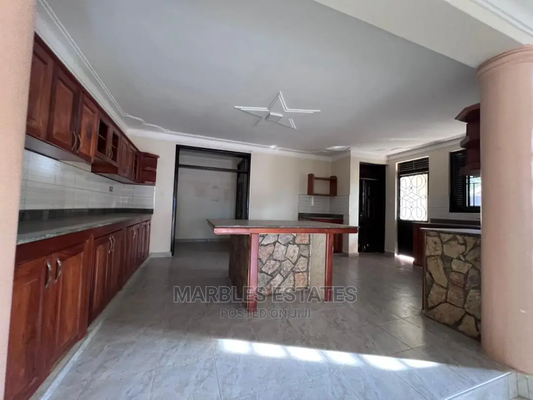 3bdrm Apartment in Muyenga, Central Division for Sale