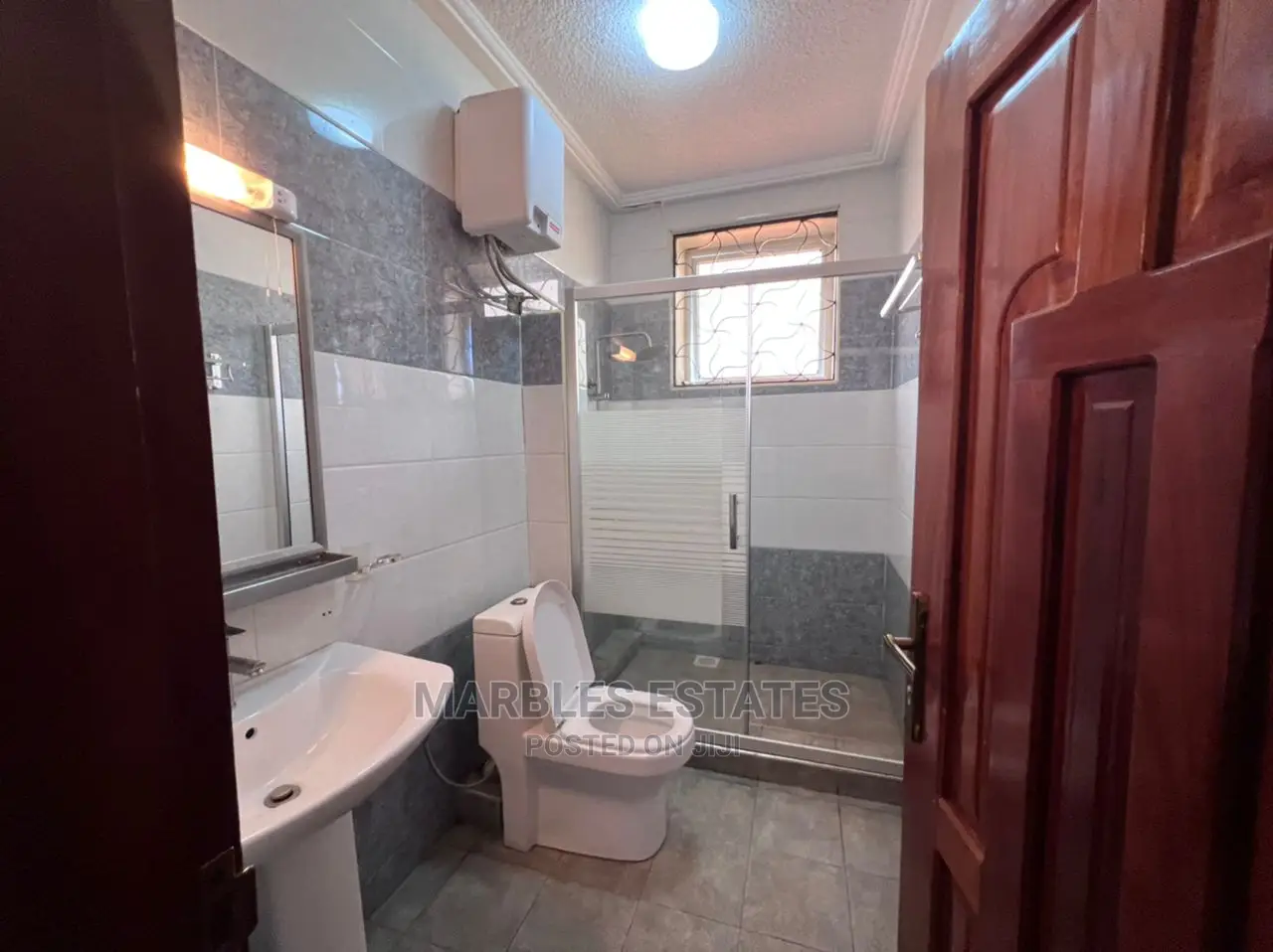 3bdrm Apartment in Muyenga, Central Division for Sale