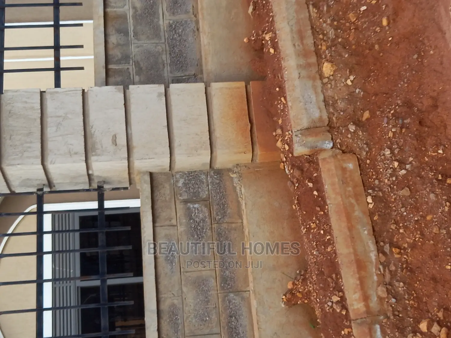 Furnished 4bdrm Duplex in Kira Tarmack, Central Division for Sale