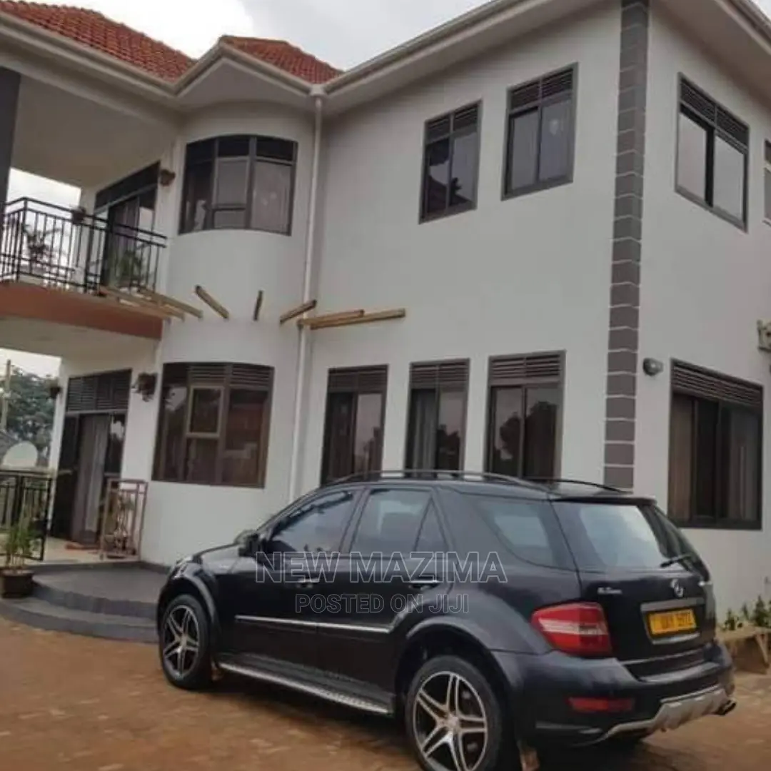 5bdrm Mansion in Buziga Heights, Division B for Sale