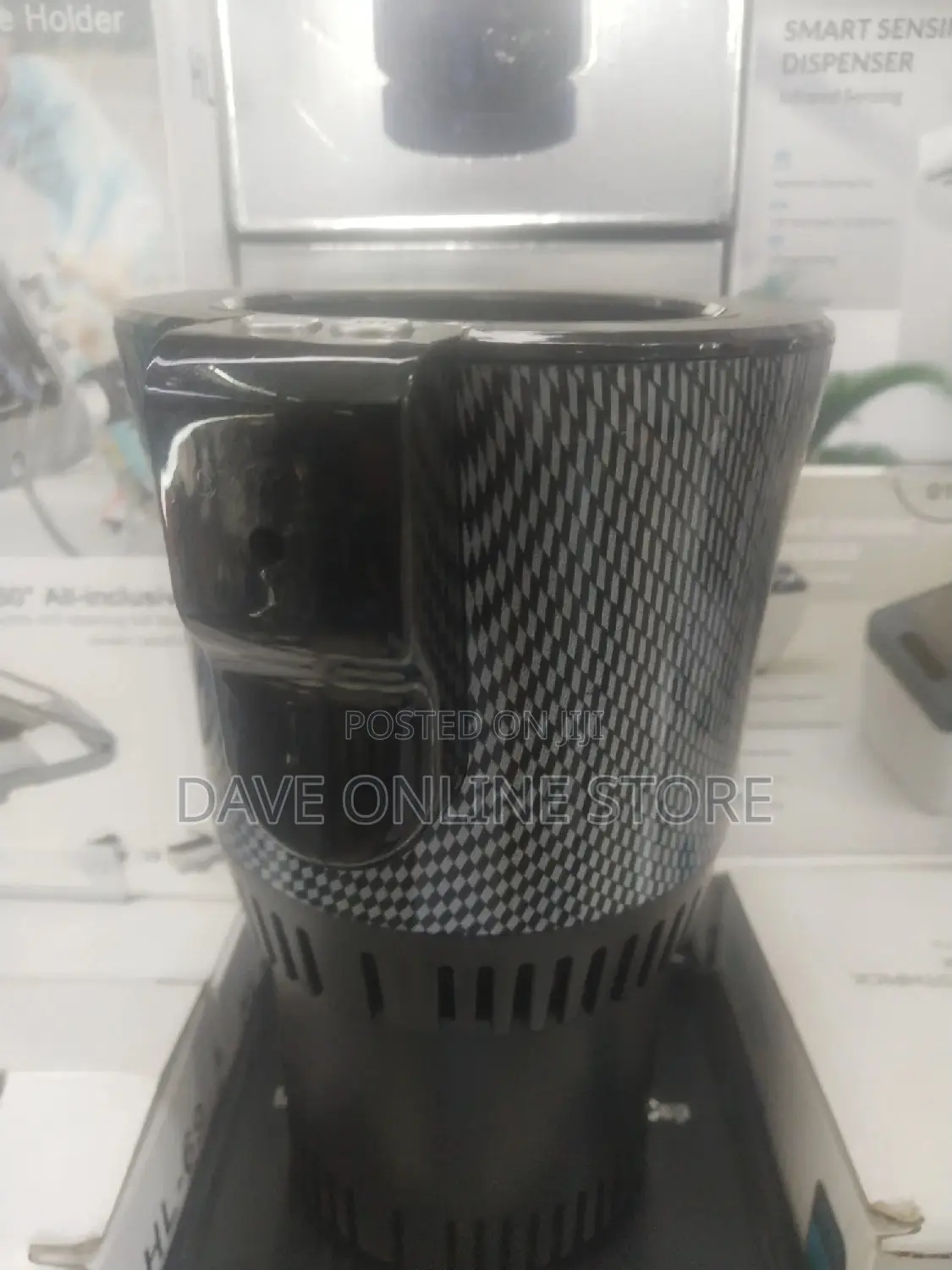 Intelligent Heating and Cooling Cup for Automobiles