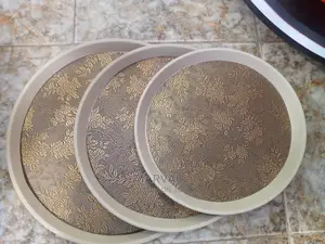 Round Trays