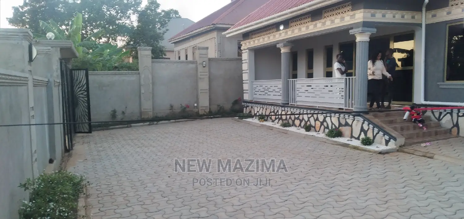 3bdrm Bungalow in Buziga, Division B for Sale