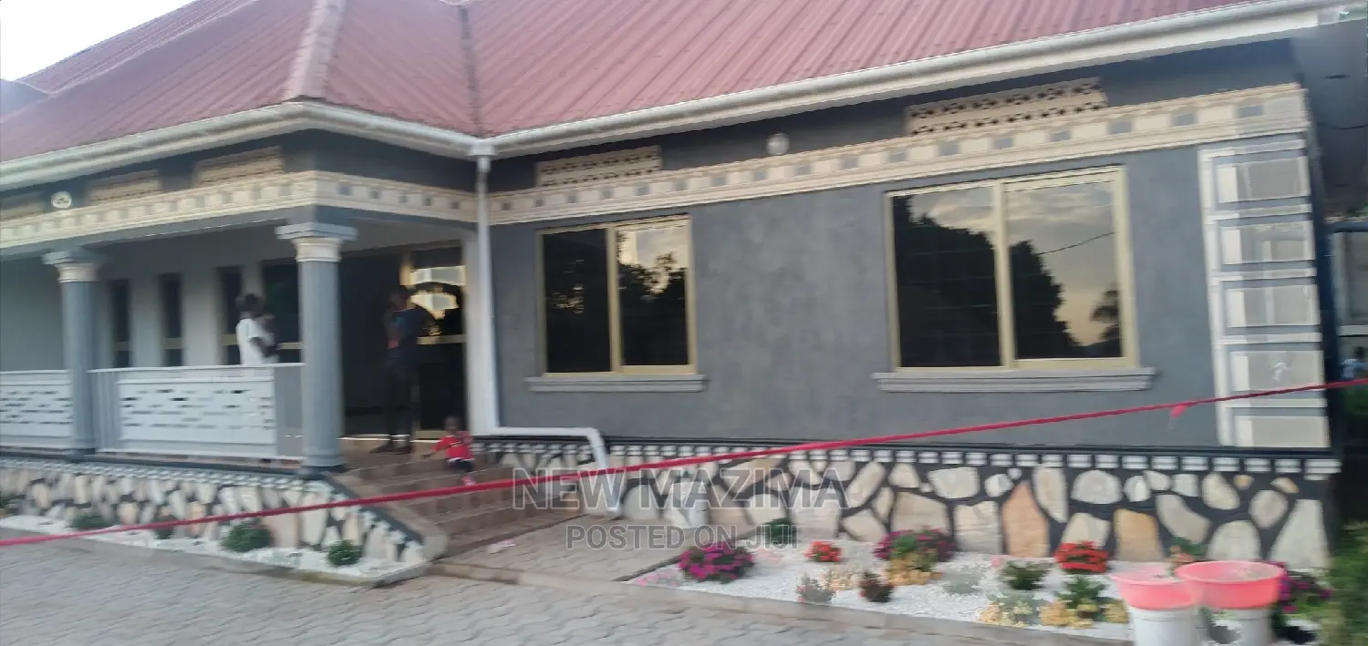 3bdrm Bungalow in Buziga, Division B for Sale