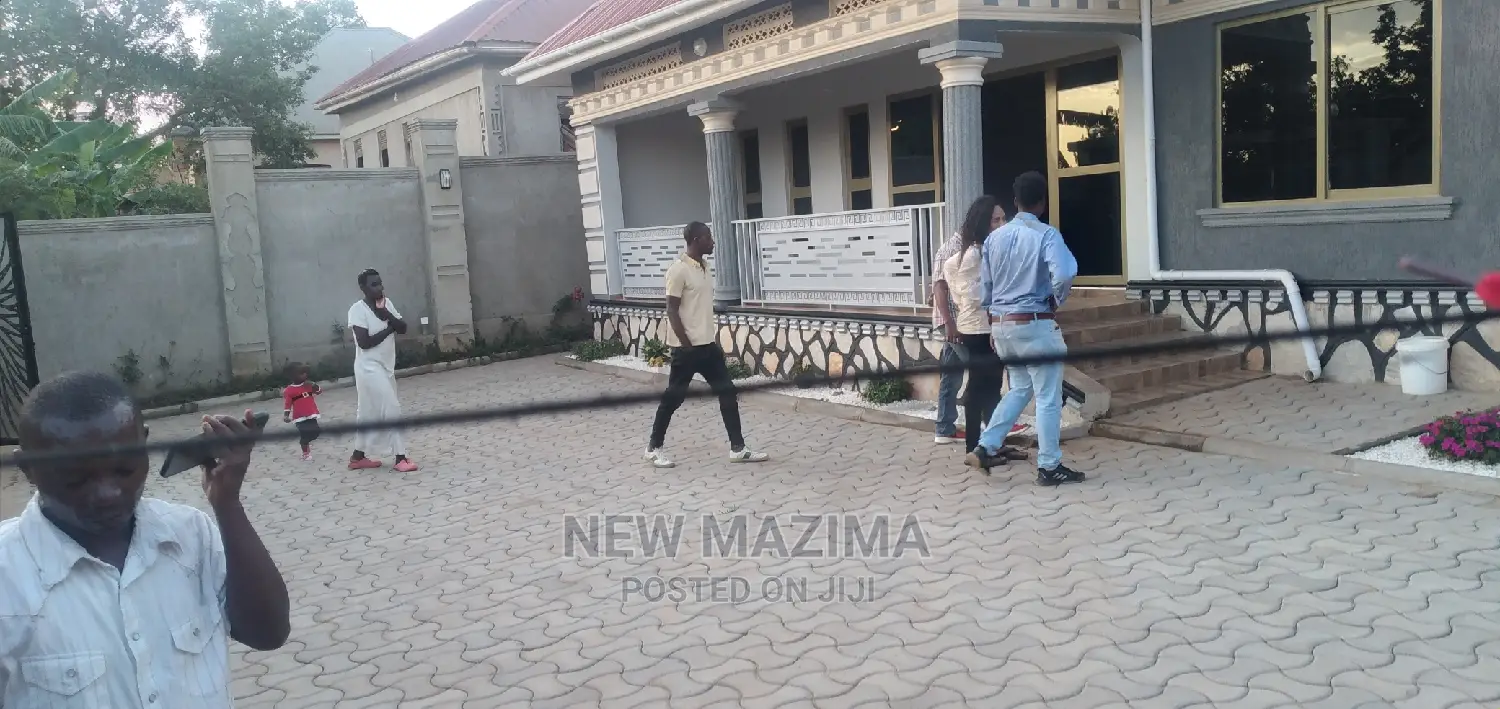 3bdrm Bungalow in Buziga, Division B for Sale