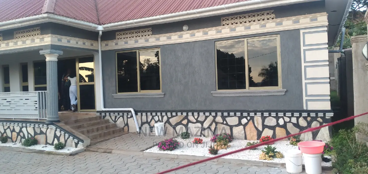 3bdrm Bungalow in Buziga, Division B for Sale
