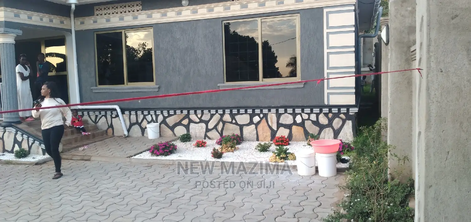3bdrm Bungalow in Buziga, Division B for Sale