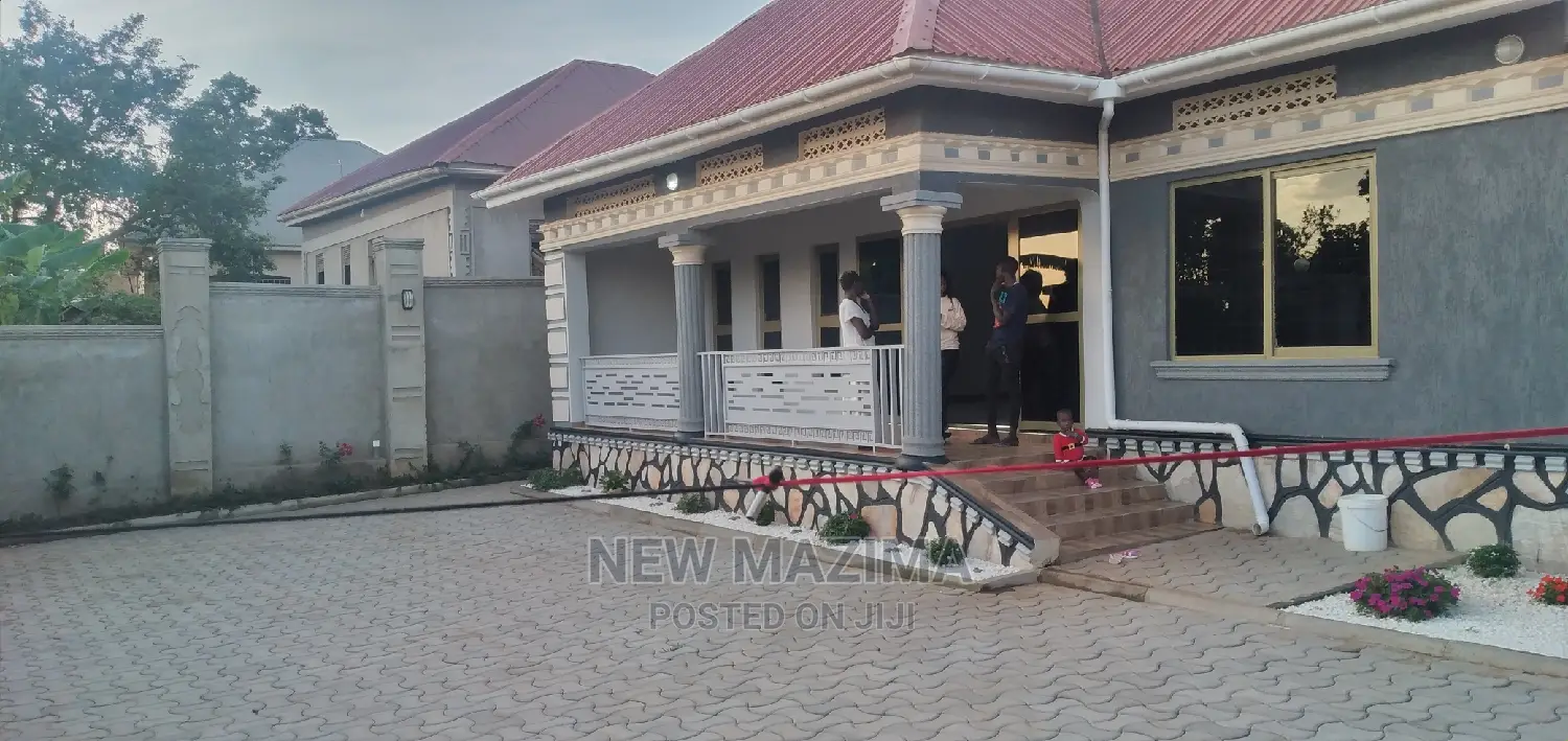 3bdrm Bungalow in Buziga, Division B for Sale