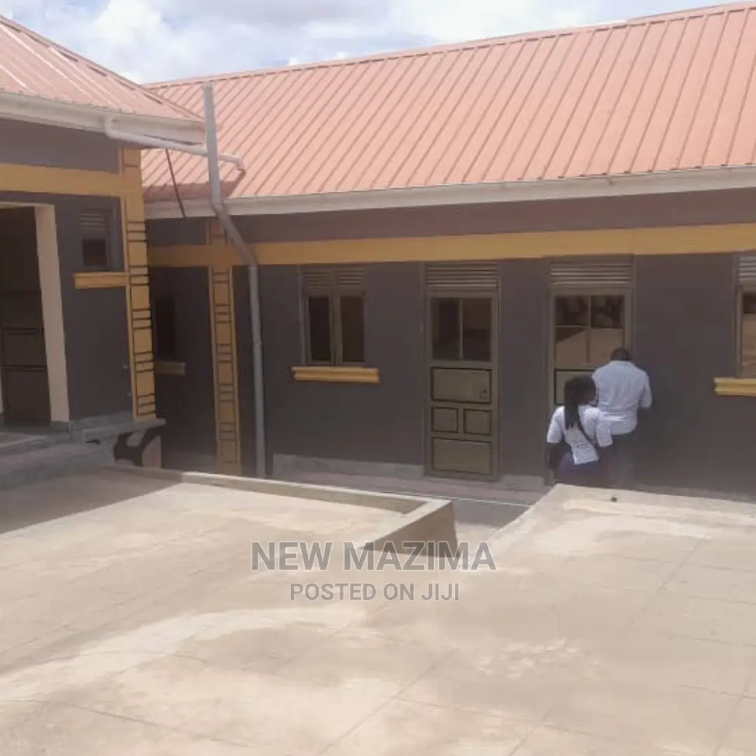 1bdrm House in Zana Ntebe Rd, Division B for Rent