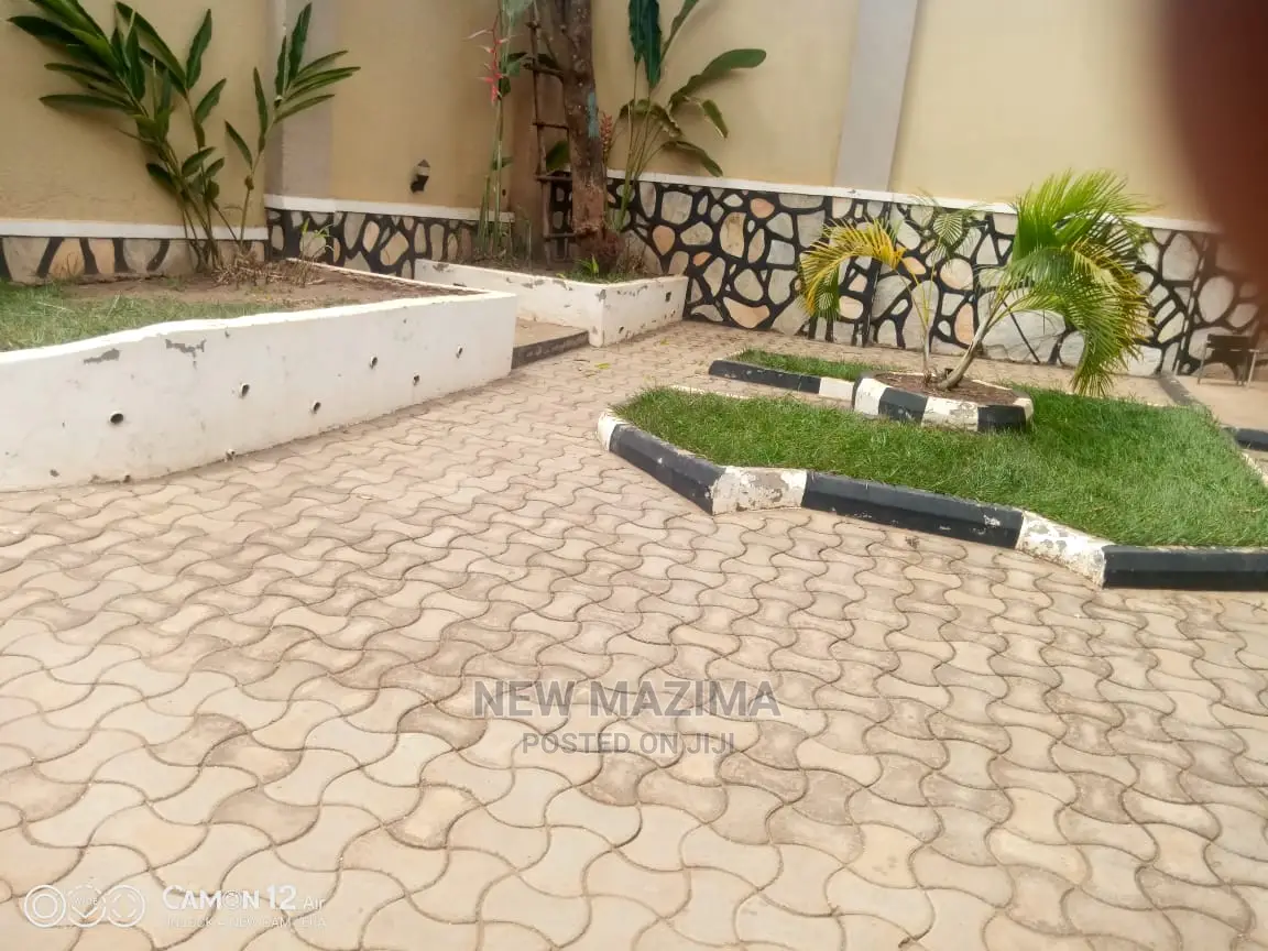 3bdrm House in Buziga Heights, Division B for Sale