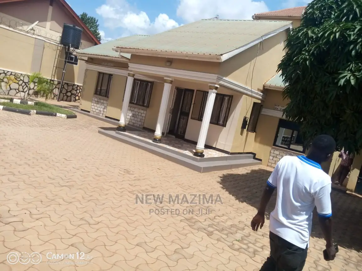 3bdrm House in Buziga Heights, Division B for Sale