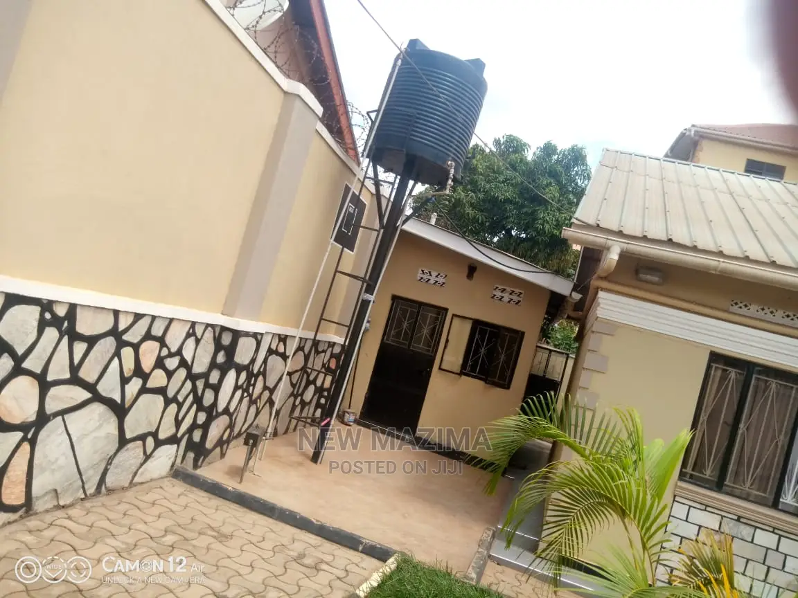 3bdrm House in Buziga Heights, Division B for Sale