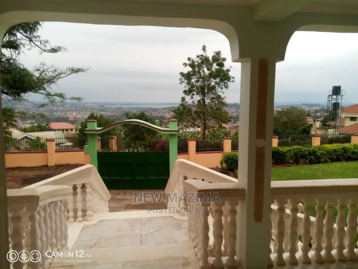 Furnished 4bdrm Mansion in Makindye Kizungu, Division B for Rent