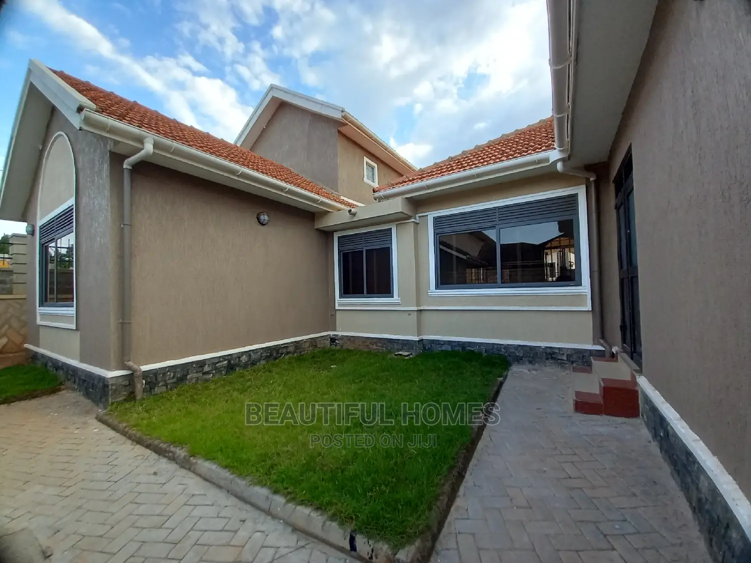 Furnished 4bdrm House in Kira Organised for Sale