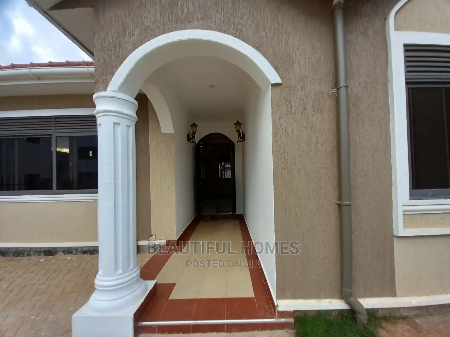 Furnished 4bdrm House in Kira Organised for Sale
