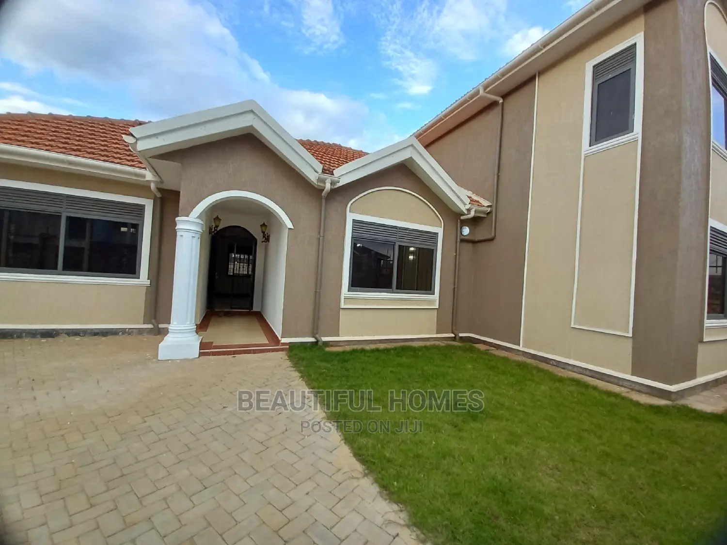 Furnished 4bdrm Duplex in Kira Rich Class, Central Division for Sale
