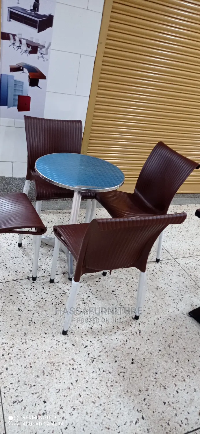 4seaters Round Shape Bar and Restaurant Set