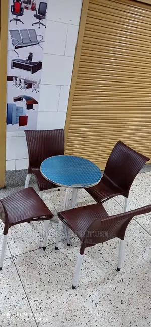 4seaters Round Shape Bar and Restaurant Set